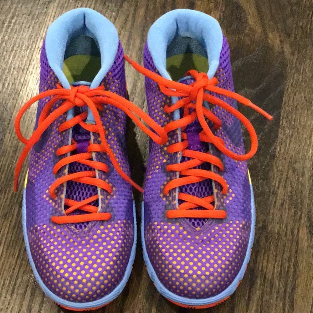 NIKE KYRIE Sneakers Boys youth 4 NWOB
